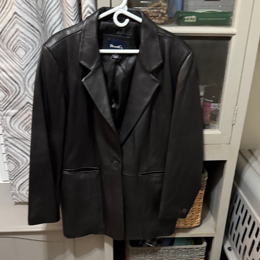 Elegant Black Leather Women's Jacket